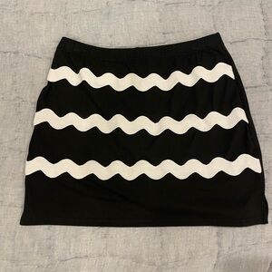 Black and White Wave Pattern Mini Skirt size S